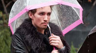Klaus-Robert-Sheehan-Umbrella-Academy-Netflix